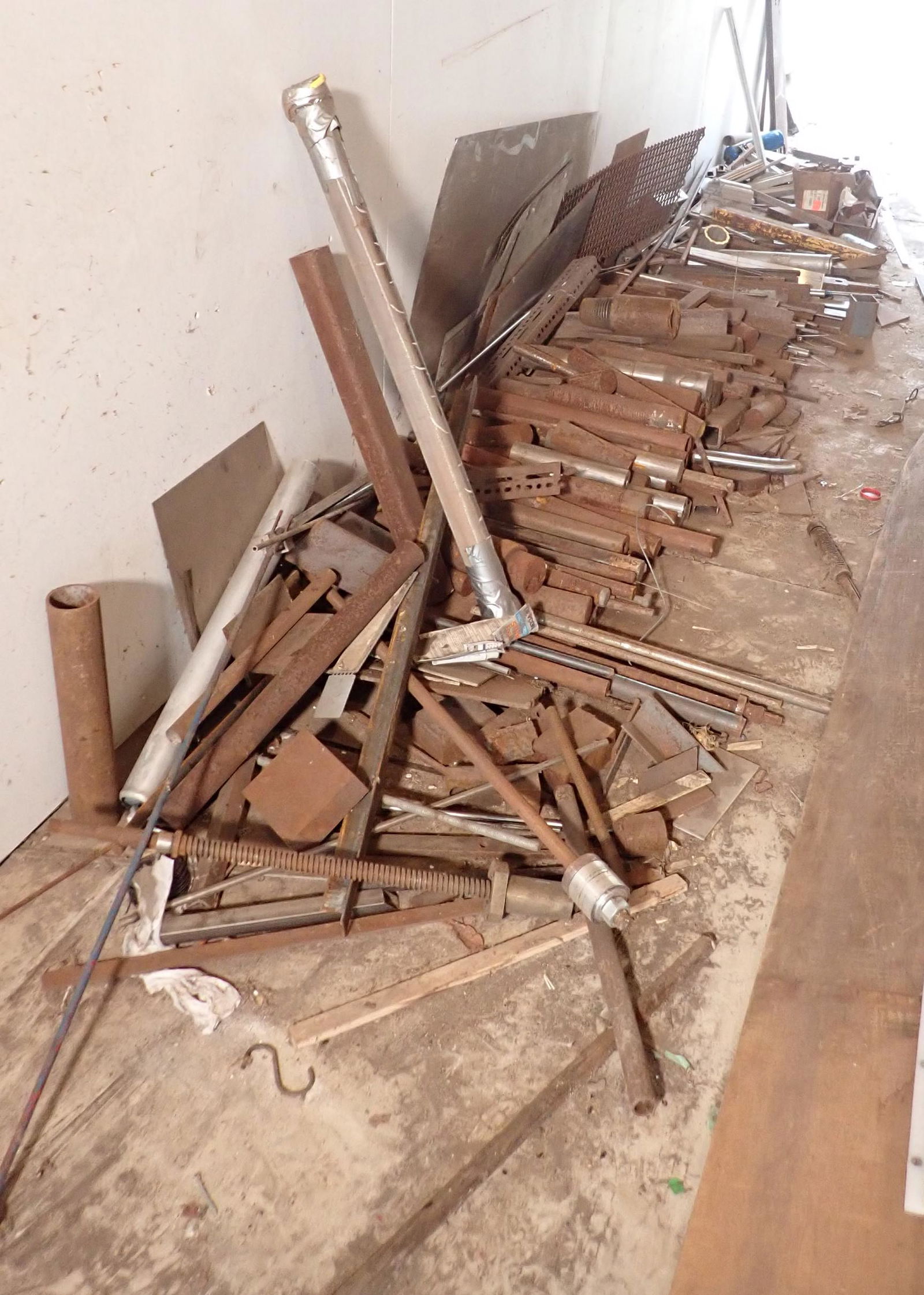 Large Lot of Misc Scrap Steel Stock & Misc Iron (1 of 10)