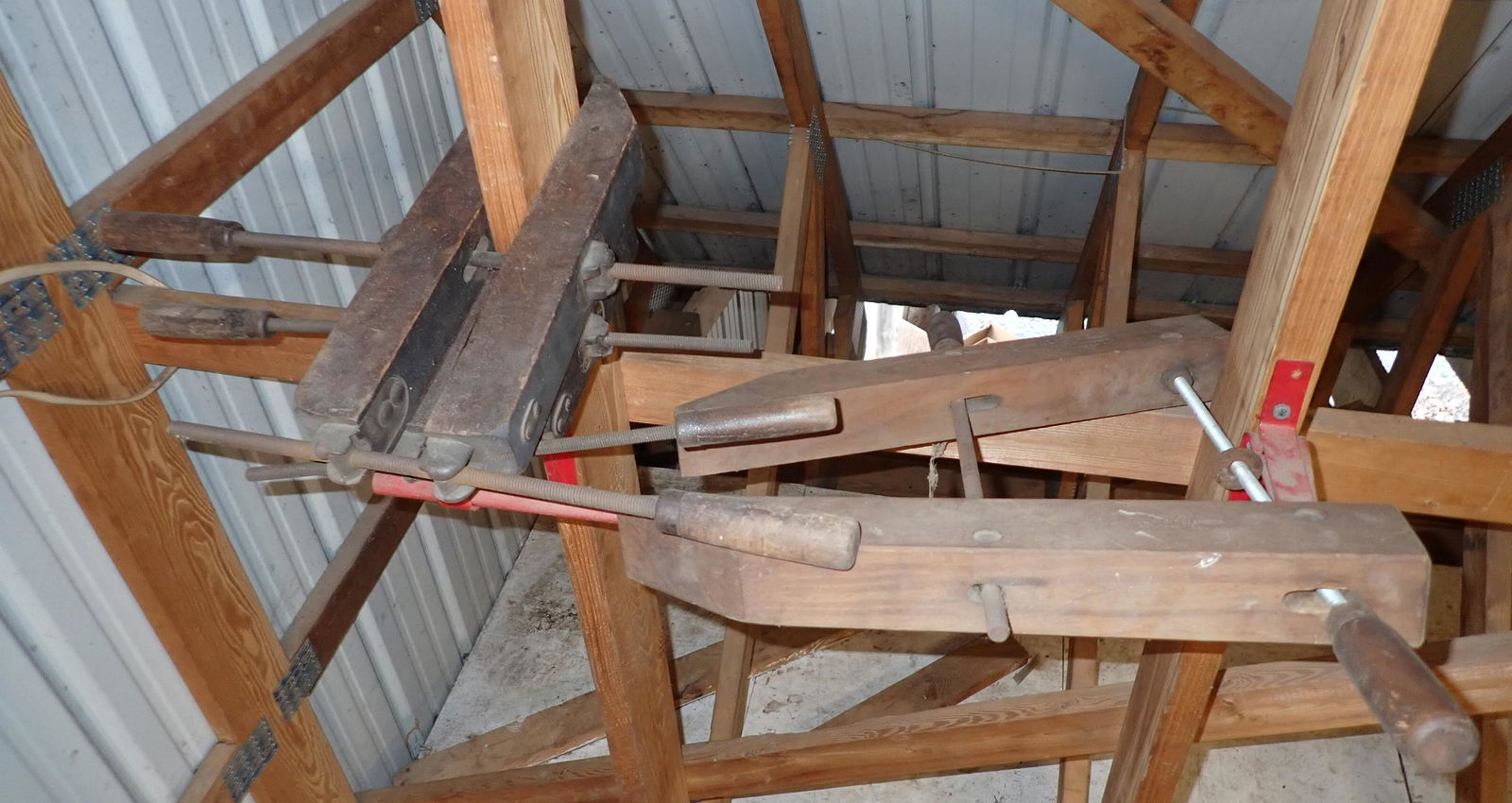 2 Wood Clamps (1 of 3)