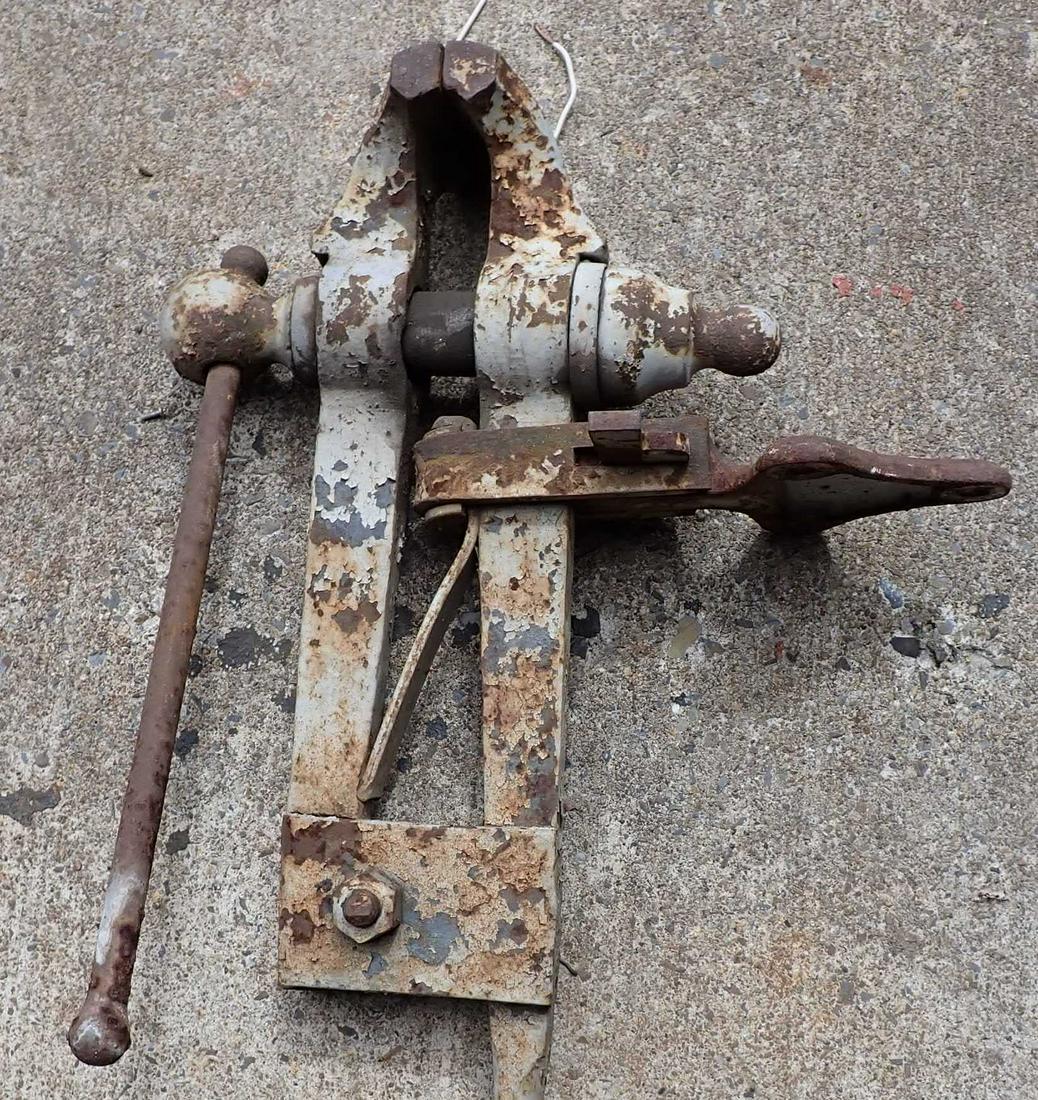 Blacksmith Post Vise - 2