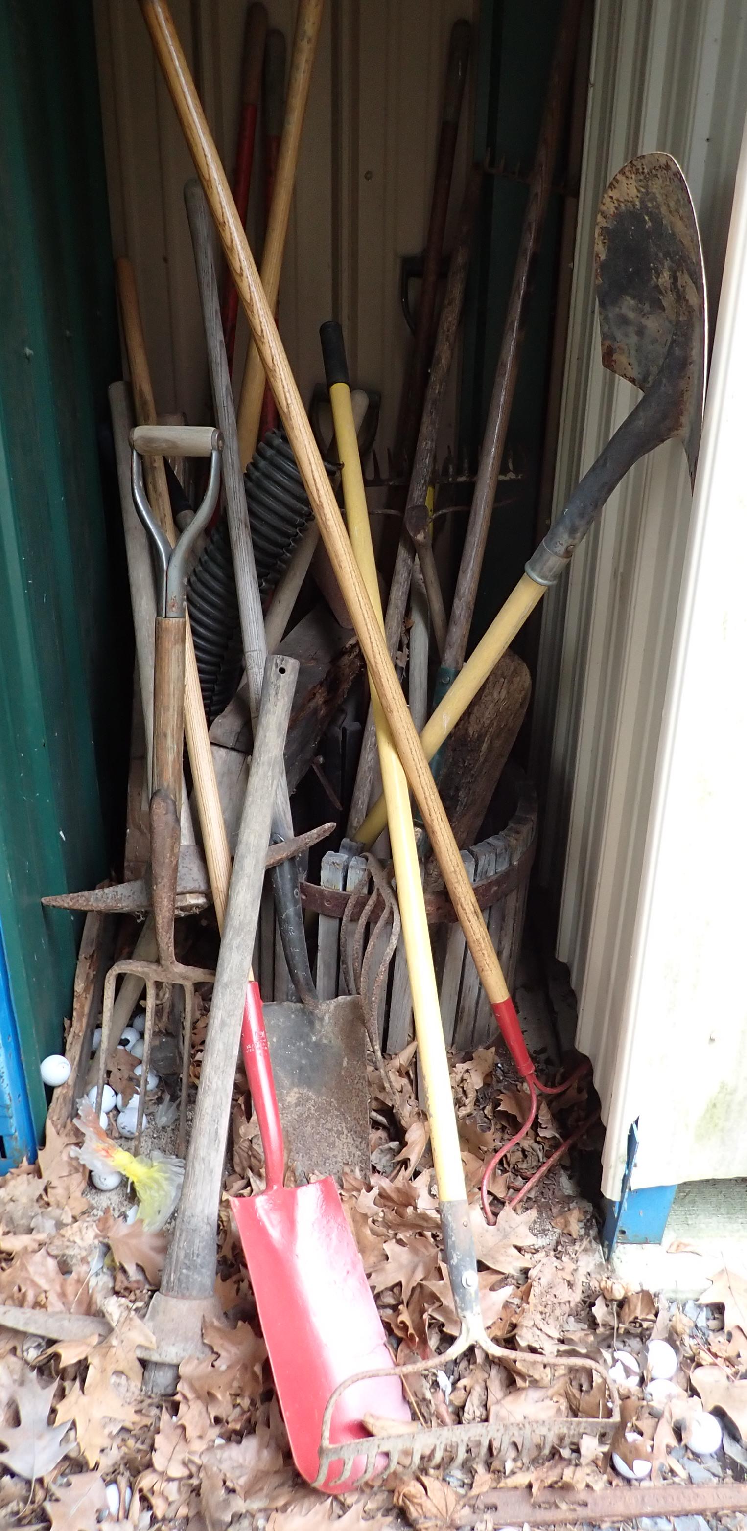 Garden Tools & 2 New Fiberglass Handles (1 of 4)
