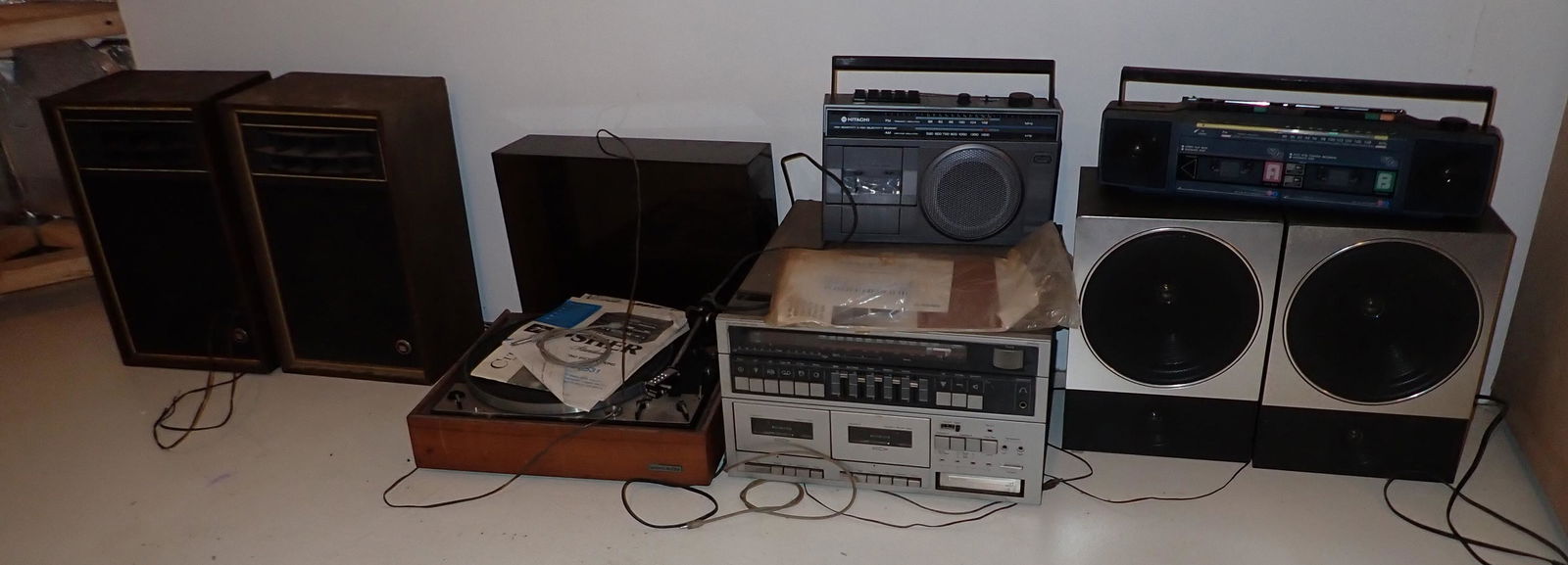 Radios Turntable Speakers Misc Electronics (1 of 4)