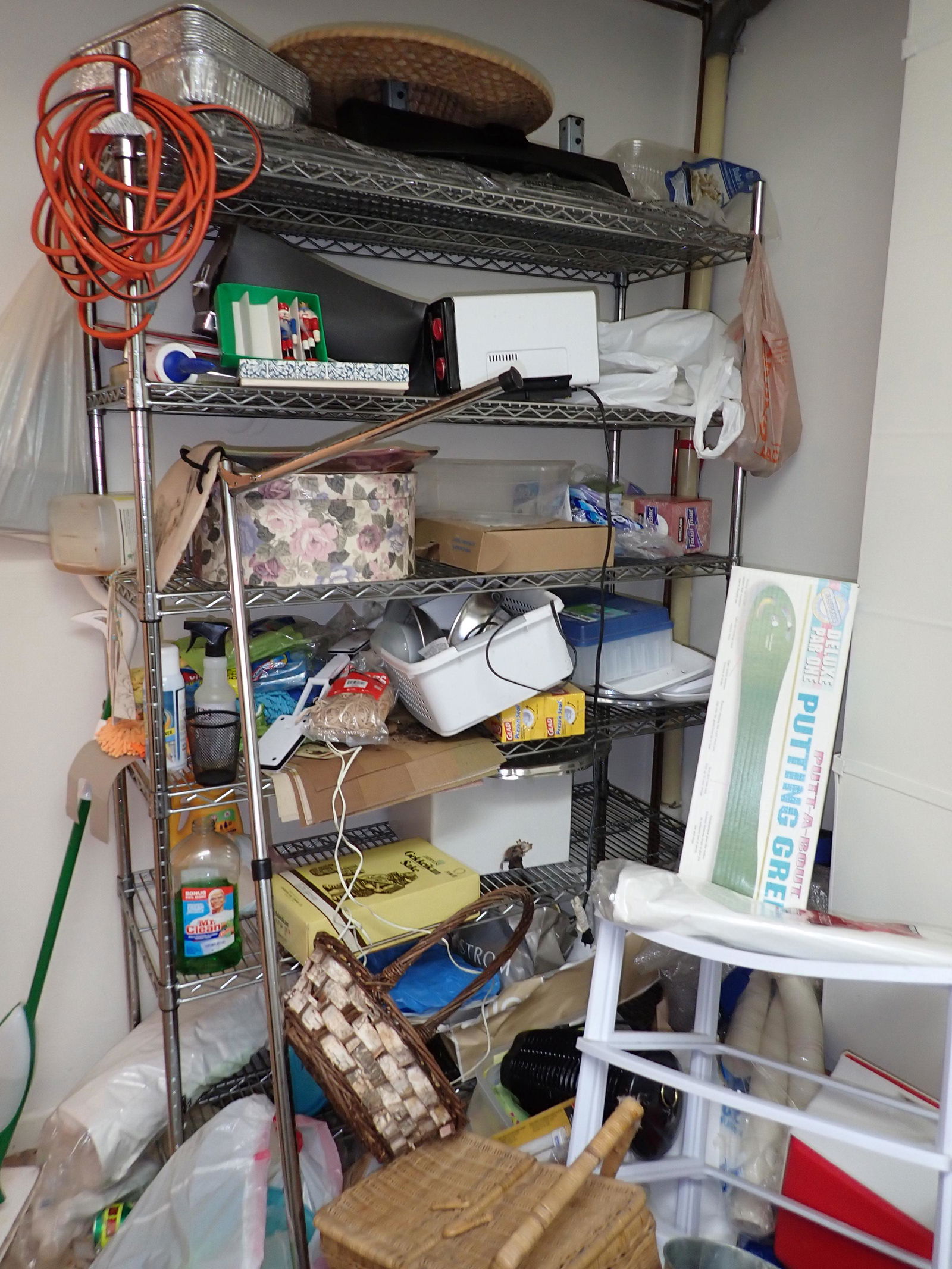 Shelving Units & Misc Room Contents (1 of 12)