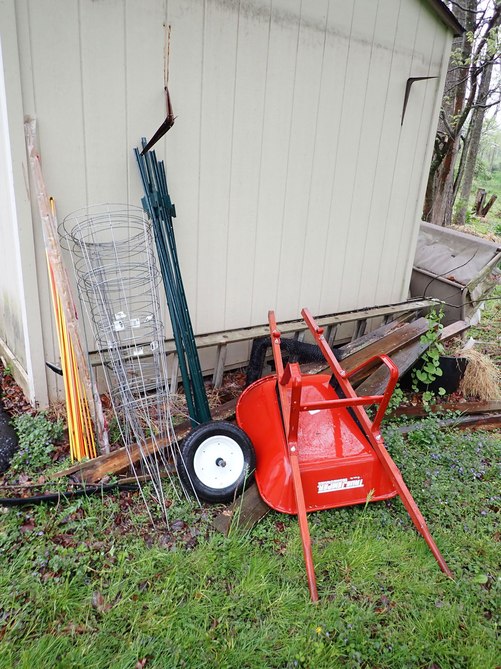 Tomatoe Cages Stakes Fence Posts Wheel Barrow (1 of 3)