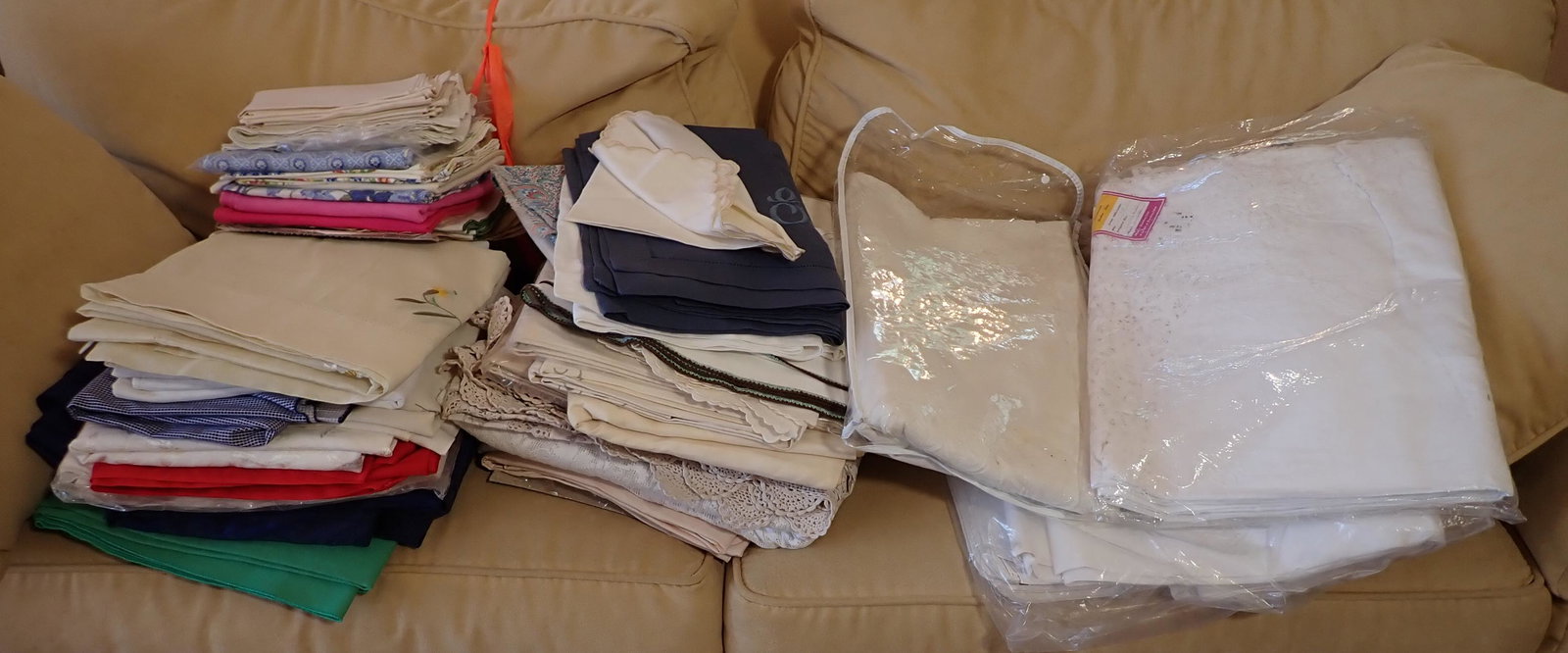 Lace Tablecloths & Misc Linens (1 of 12)