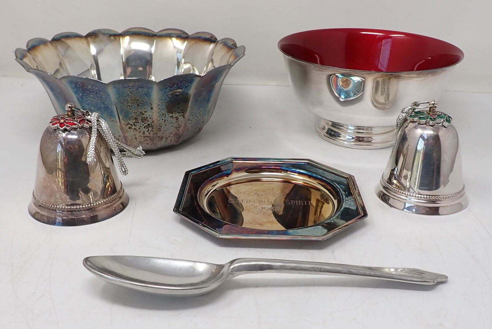 Silverplate Bowls Wallace Bells & Tray (1 of 3)