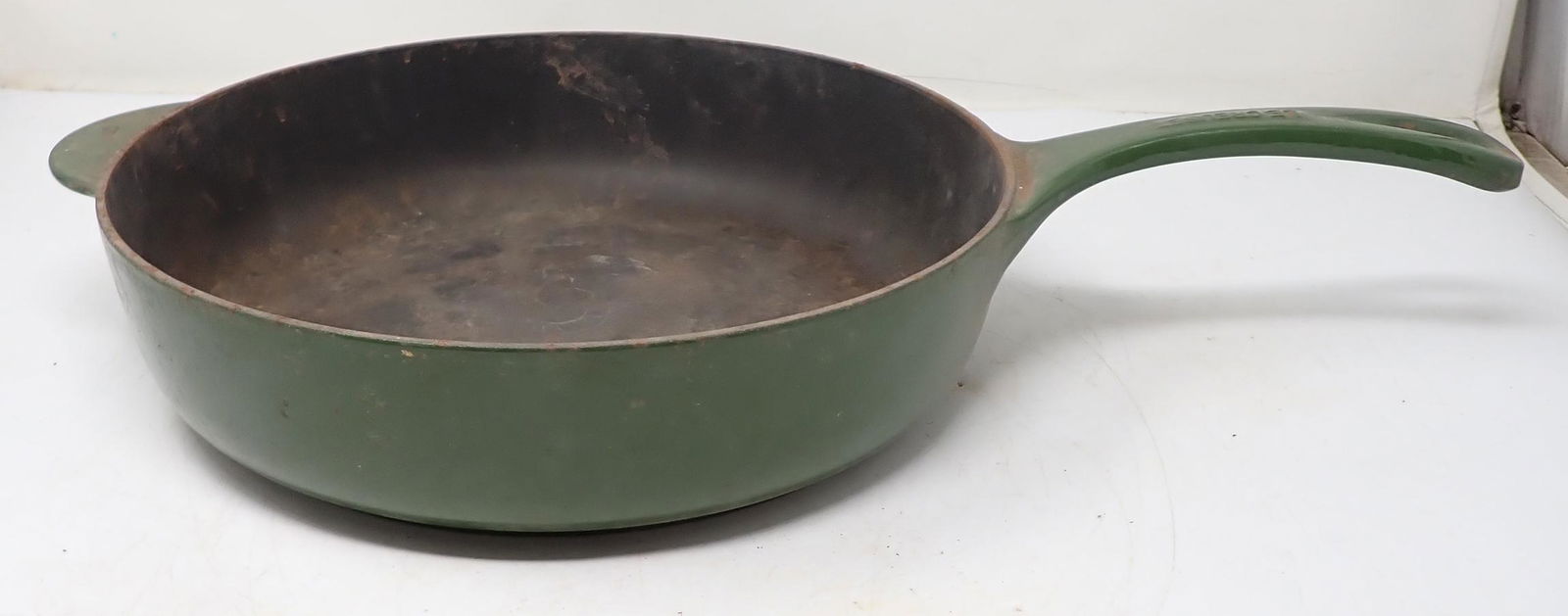 Le Creuset Cast Iron Enamel Pan / Skillet (1 of 4)