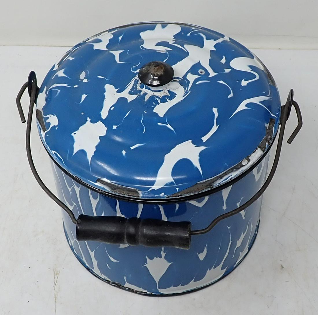 Bail Handled Enameled Pot (1 of 3)