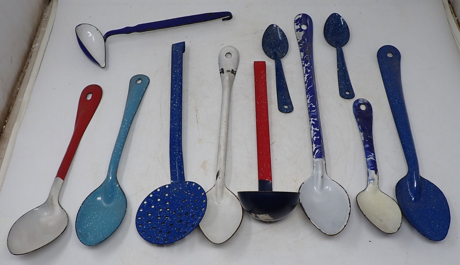 Enamel Ware Serving Spoons & Ladles (1 of 3)