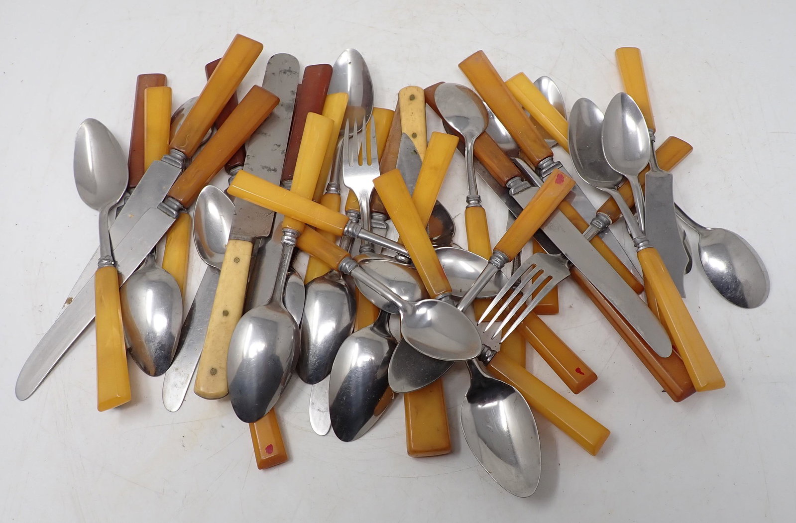 Flatware w/ Bakelite and Bone Handles: Getting all pictured