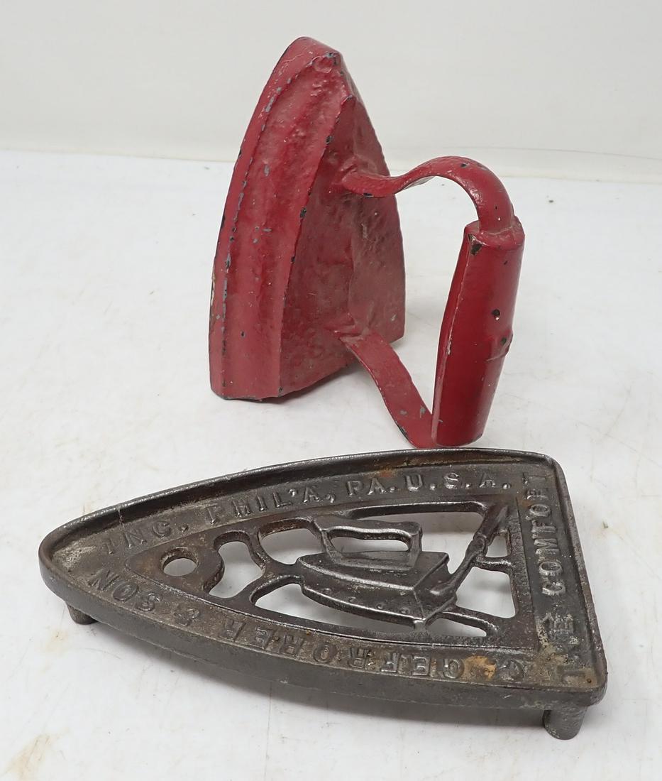 Gefrorer Phladelphia Comfort Trivet & Sad Iron (1 of 2)