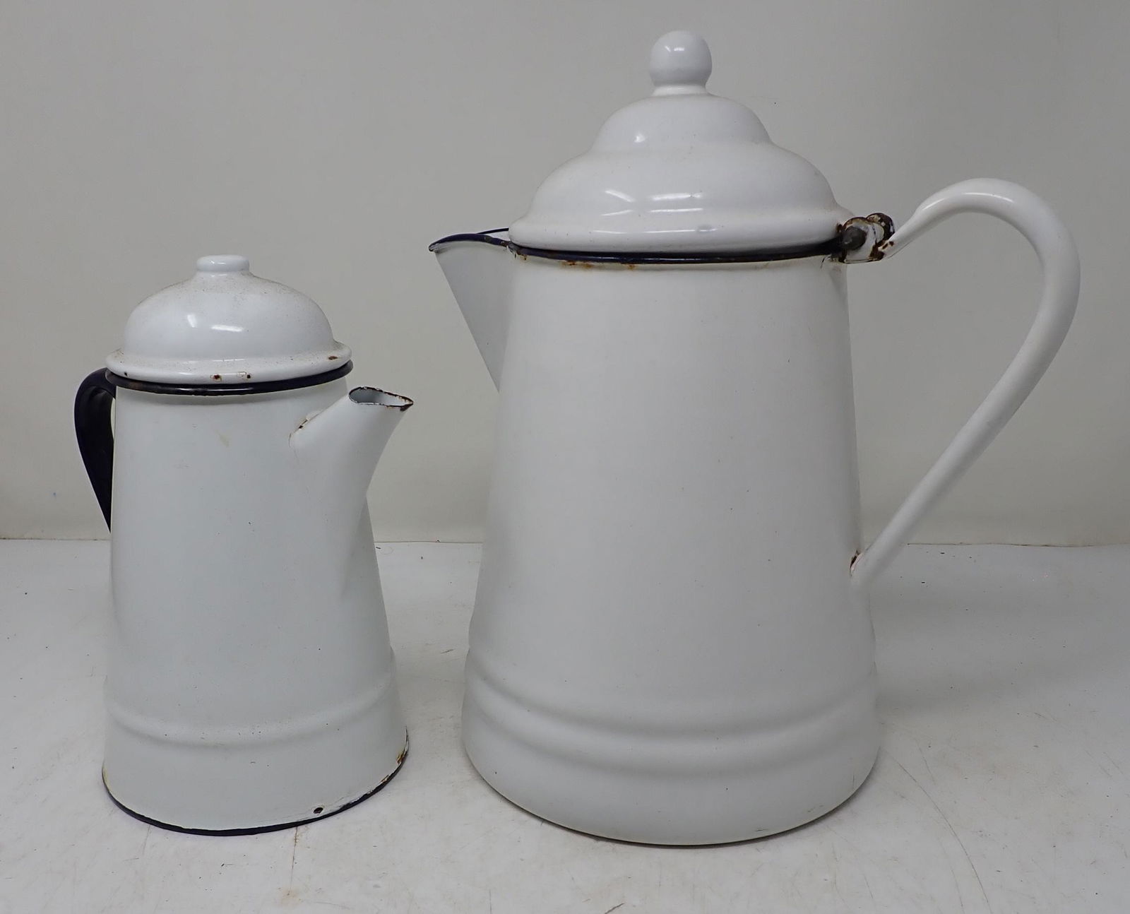 Agate Coffee Pots (1 of 3)