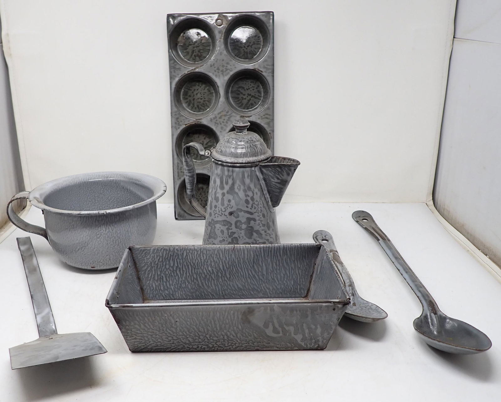 Agate Muffin Pan Coffee Pot Spatula & Misc (1 of 4)