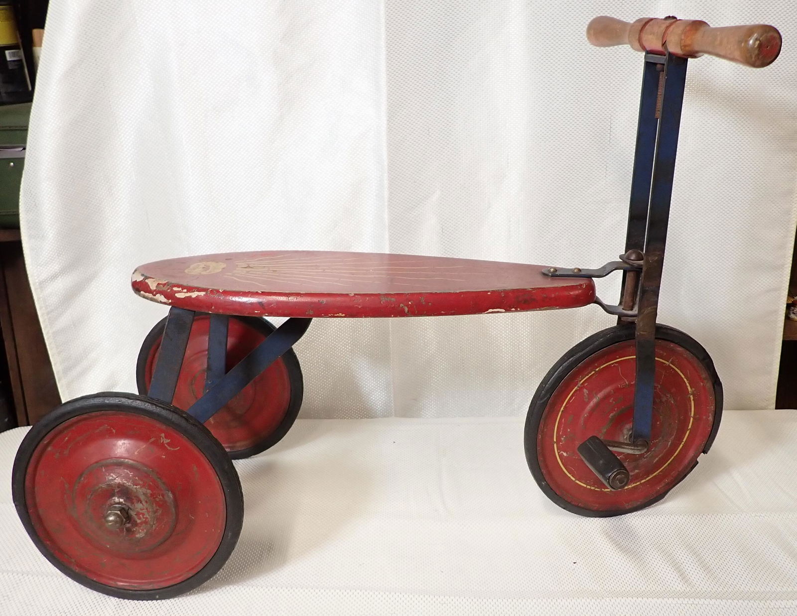 Free Wheeling Whippet Childs Ride on Toy: Apprx 25 1/2" long.