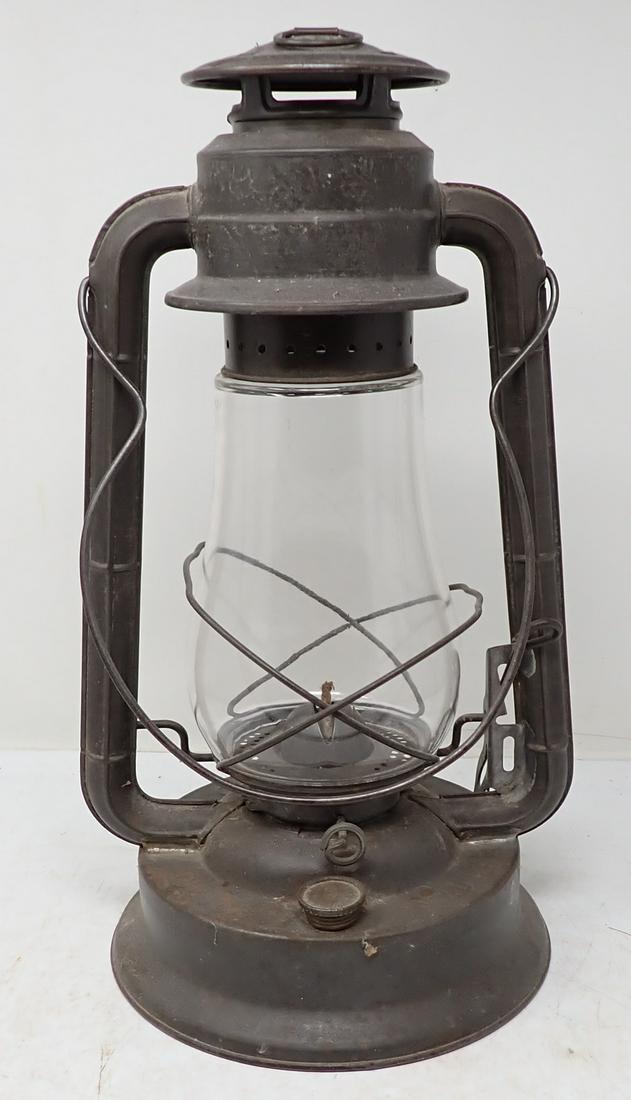 Dietz No. 2 Blizzard Tubular Barn Lantern (1 of 5)