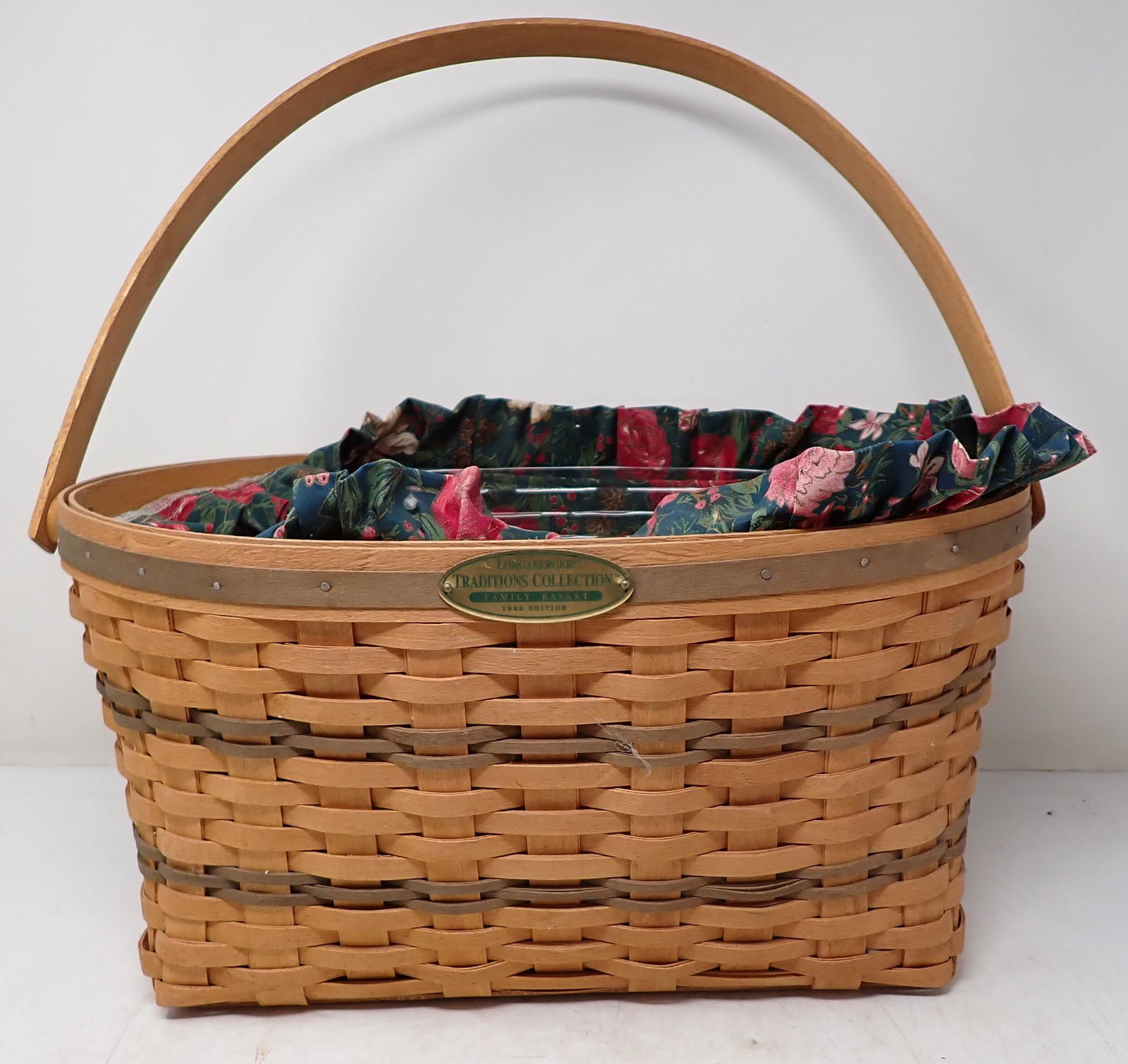 Longaberger 1995 Family Basket (1 of 2)