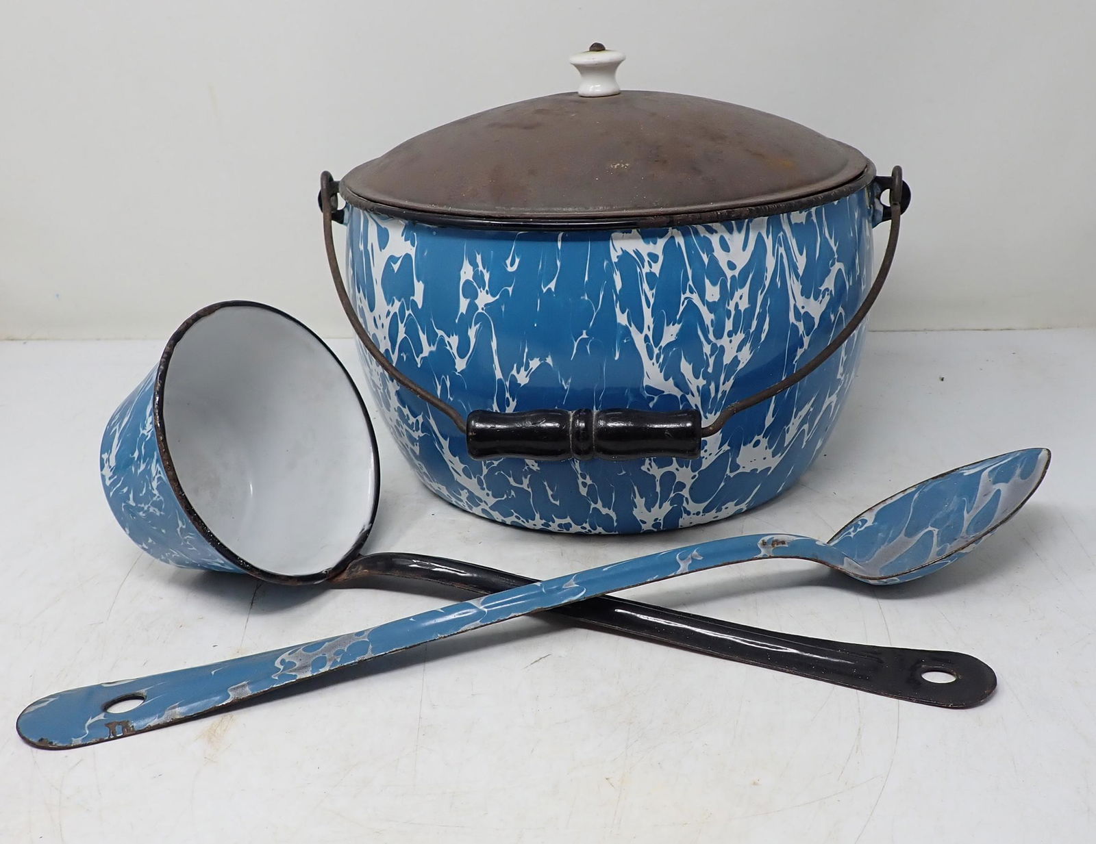 Enamel Pot Ladle Serving Spoon (1 of 4)