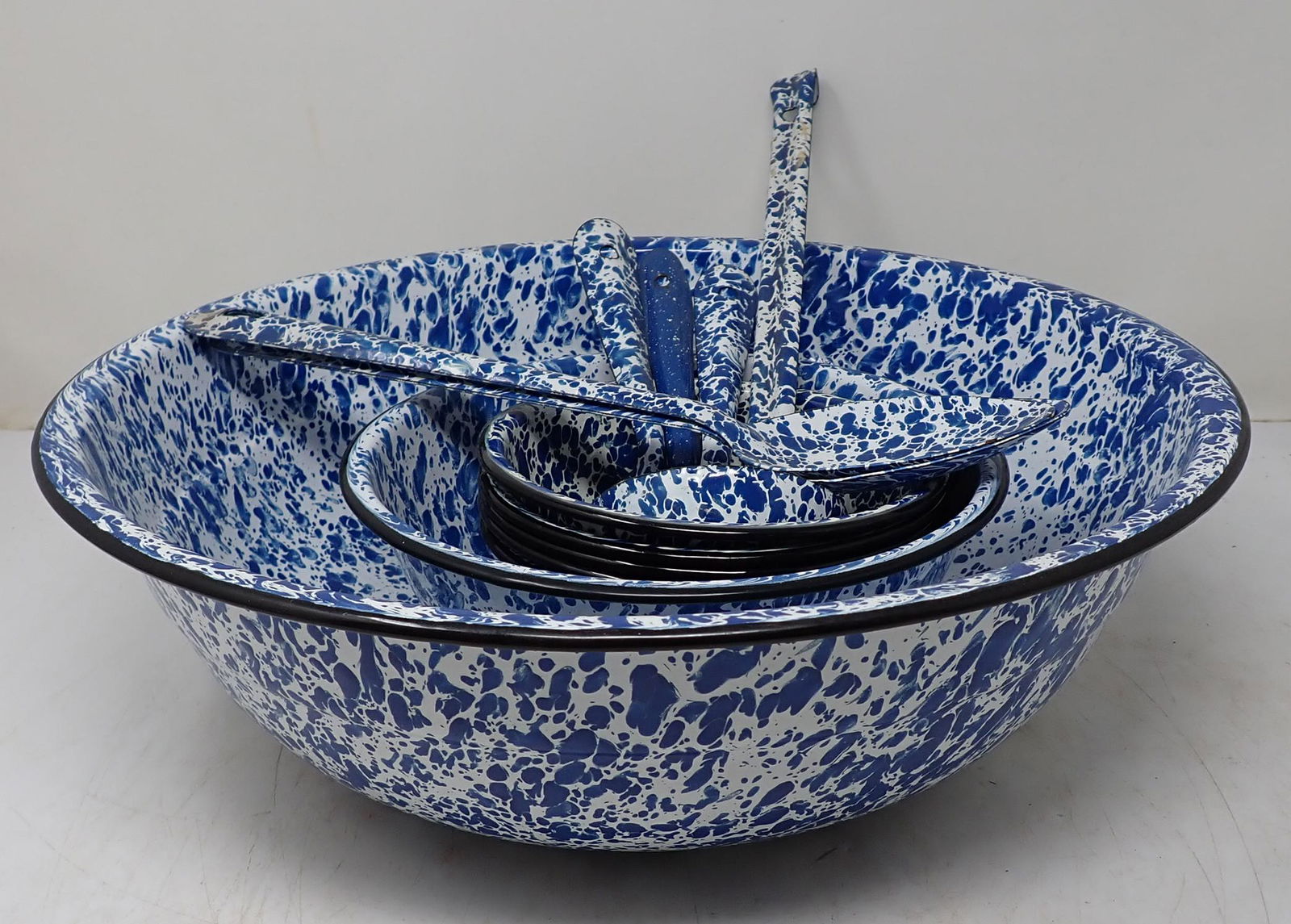 Granite Ware Bowls Serving Spoons Ladle (1 of 5)