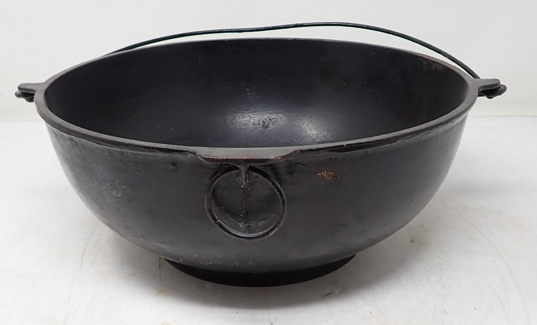 Griswold No. 4 Erie 782 A Scotch Bowl: Apprx 11 1/2" in diameter and 4 3/4" tall