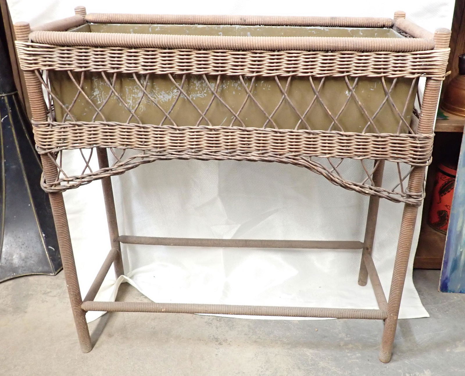 Wicker Planter (1 of 3)