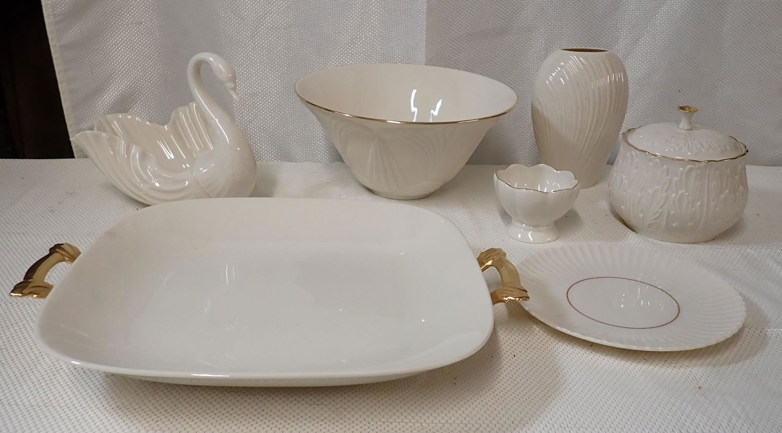 Lenox Bowl Platter Swan Covered Dish Plate Vase (1 of 2)