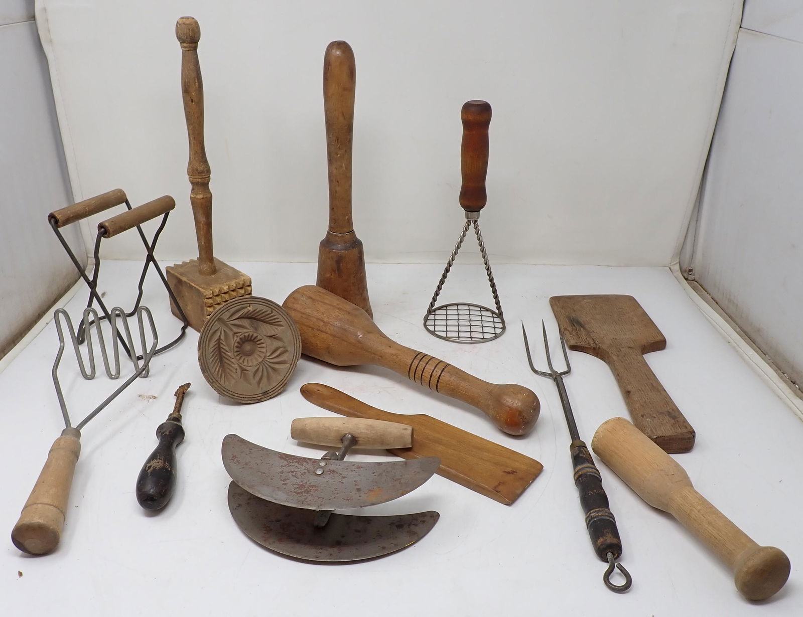 Mashers Chopper Piel & Misc Woodenware (1 of 4)