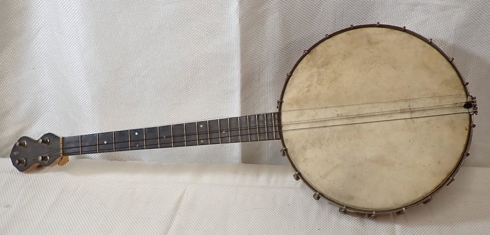 Banjo: Approx 11 1/2" x 30"