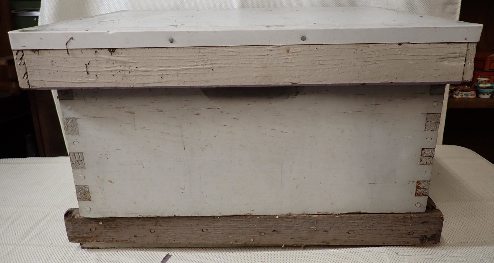 Bee Hive Box: Approx 18" x 22" x 13" tall . NO SHIPPING !