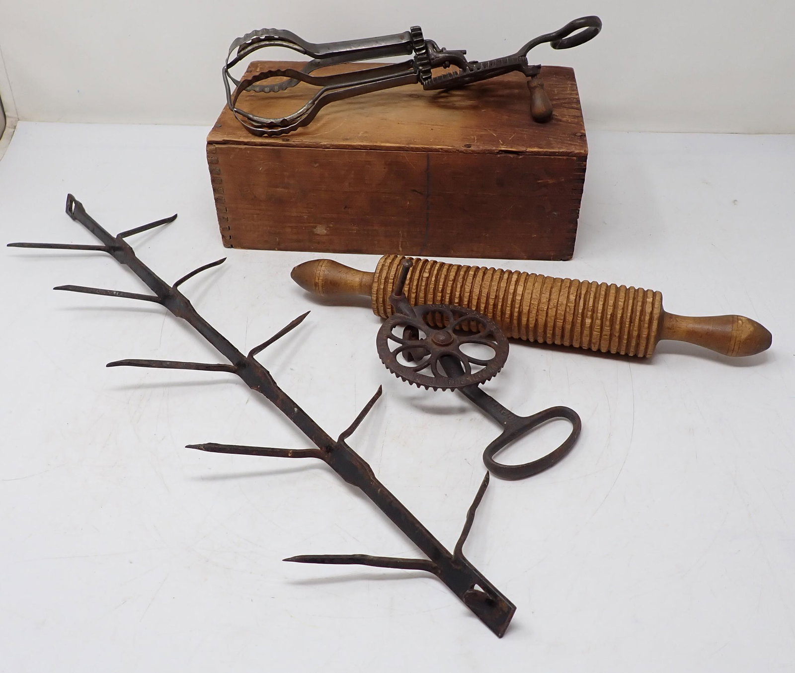 1899 Hand Mixer Magic Yeast Box Corn Dryer: Wood box is approx 5 1/2" x 10 1/4" x 3" tall