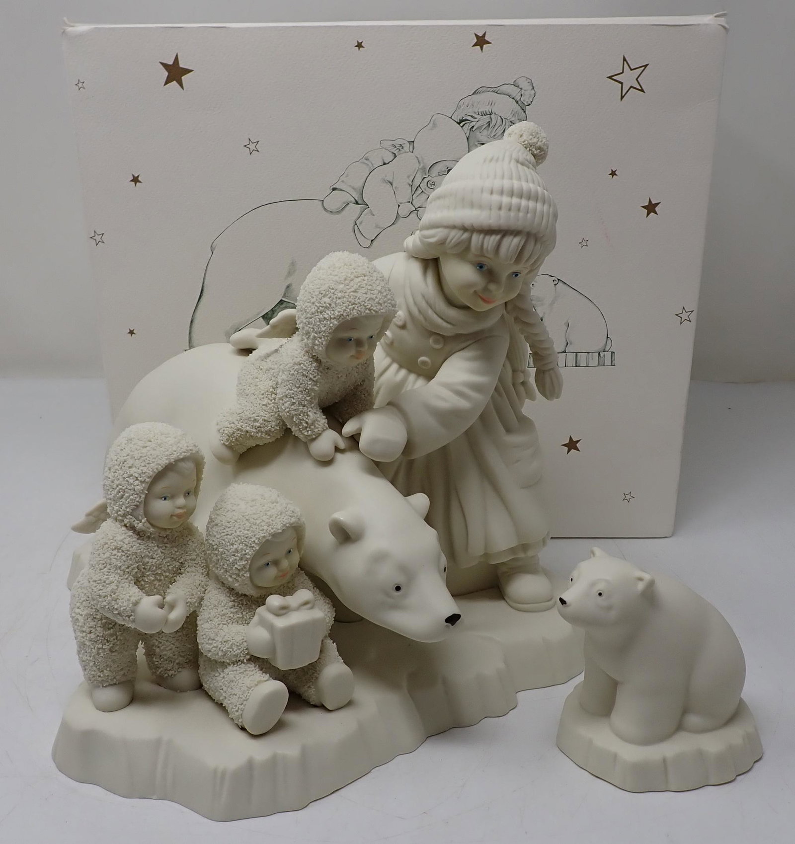 1998-99 Snowbabies Friendship Club Figurine: " Nice to Meet You Little One" Approx 9" tall. Department 56