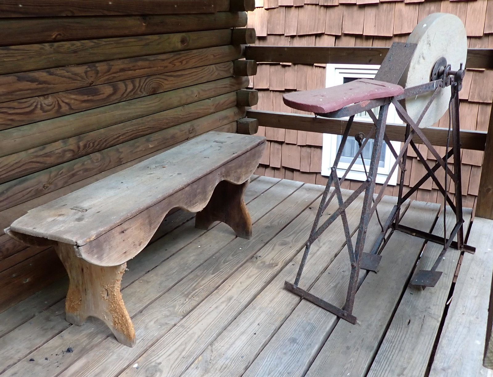 Bench & Grinding Wheel (1 of 5)