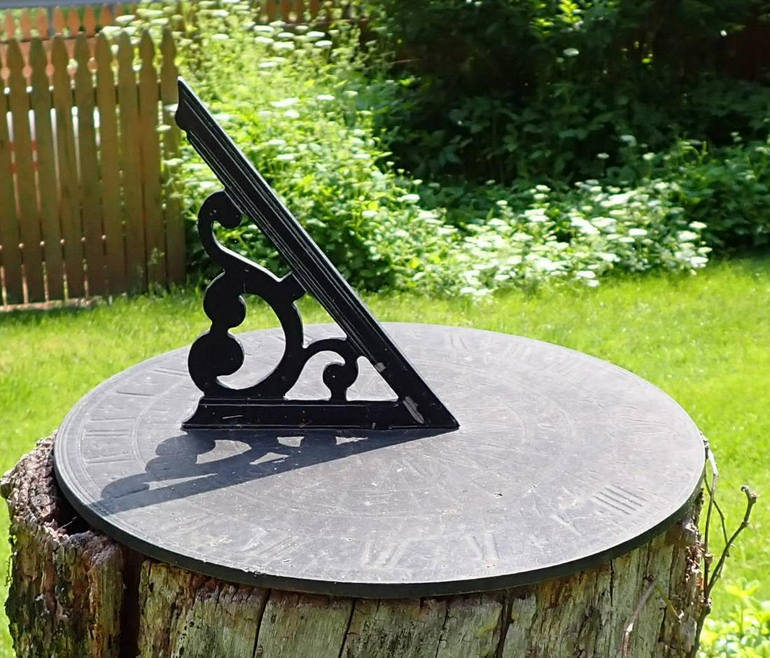 Iron Sun Dial: Apprx 11 1/2" in diameter