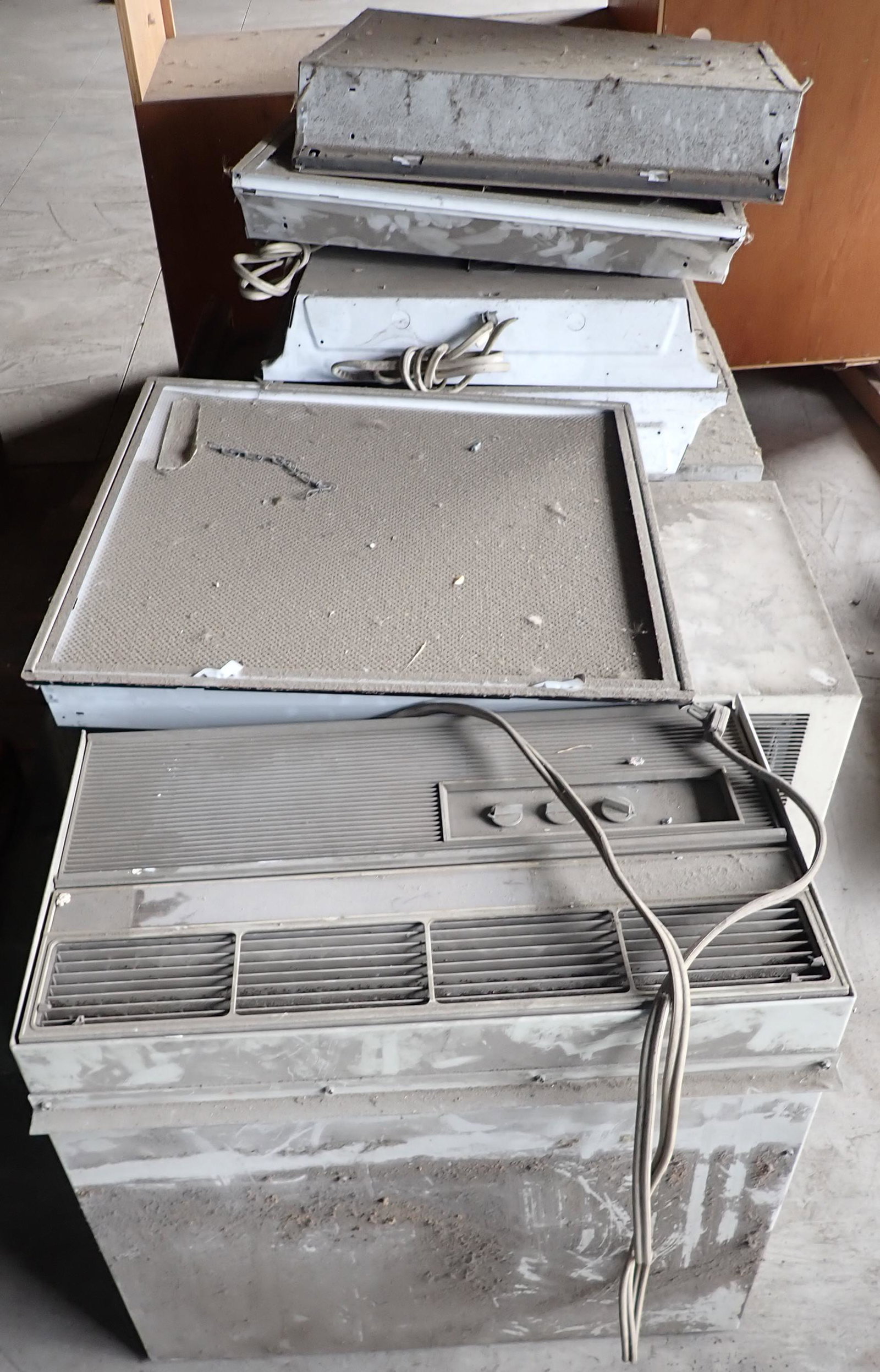 5 Air Conditioners & Light Fixtures: NO SHIPPING!