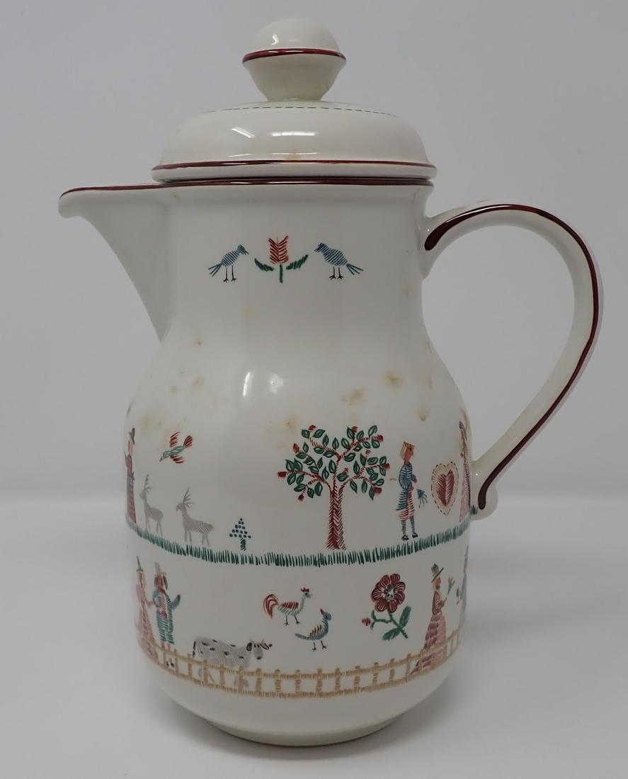 Villeroy & Boch American Sampler Teapot: Apprx 9" tall