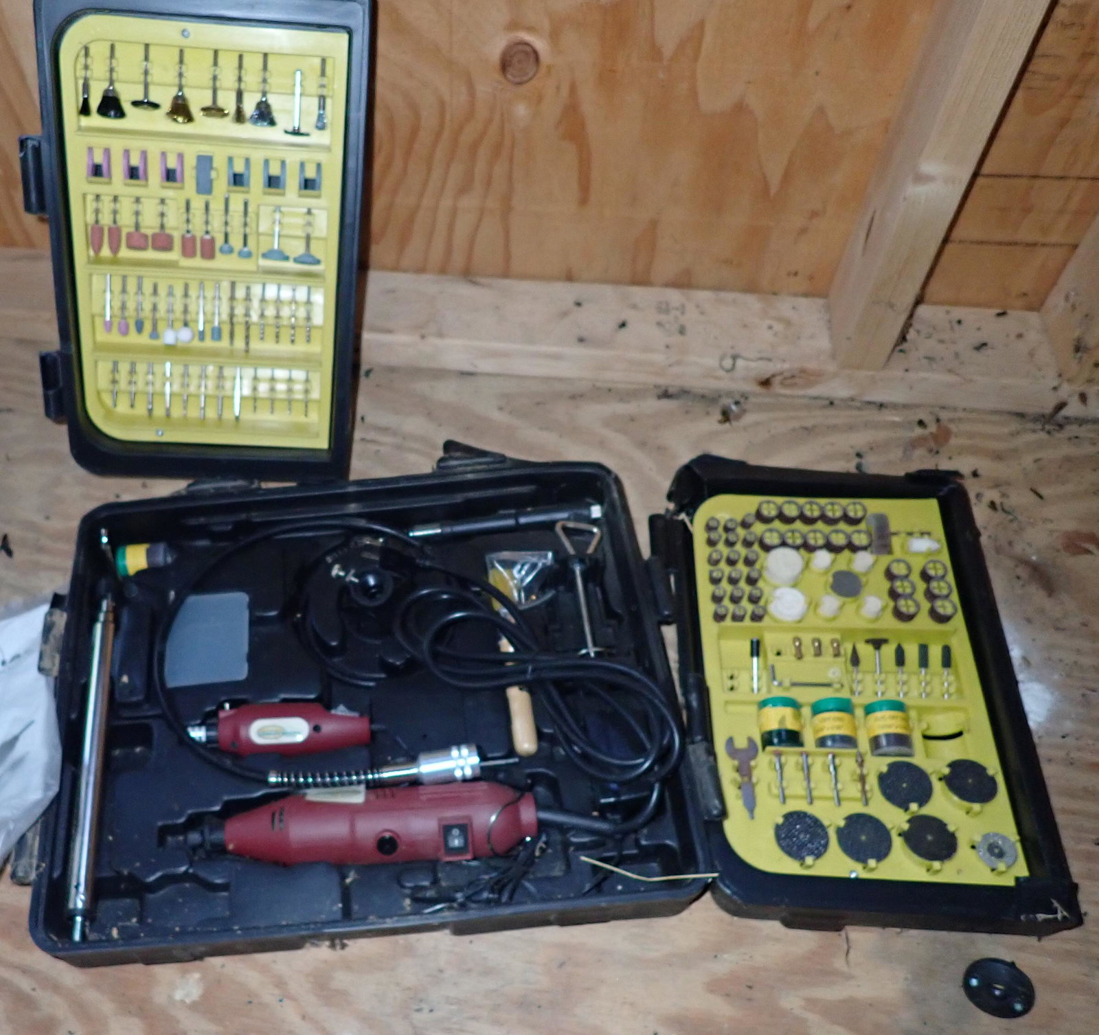 Northern Dremel & Attachments (1 of 4)