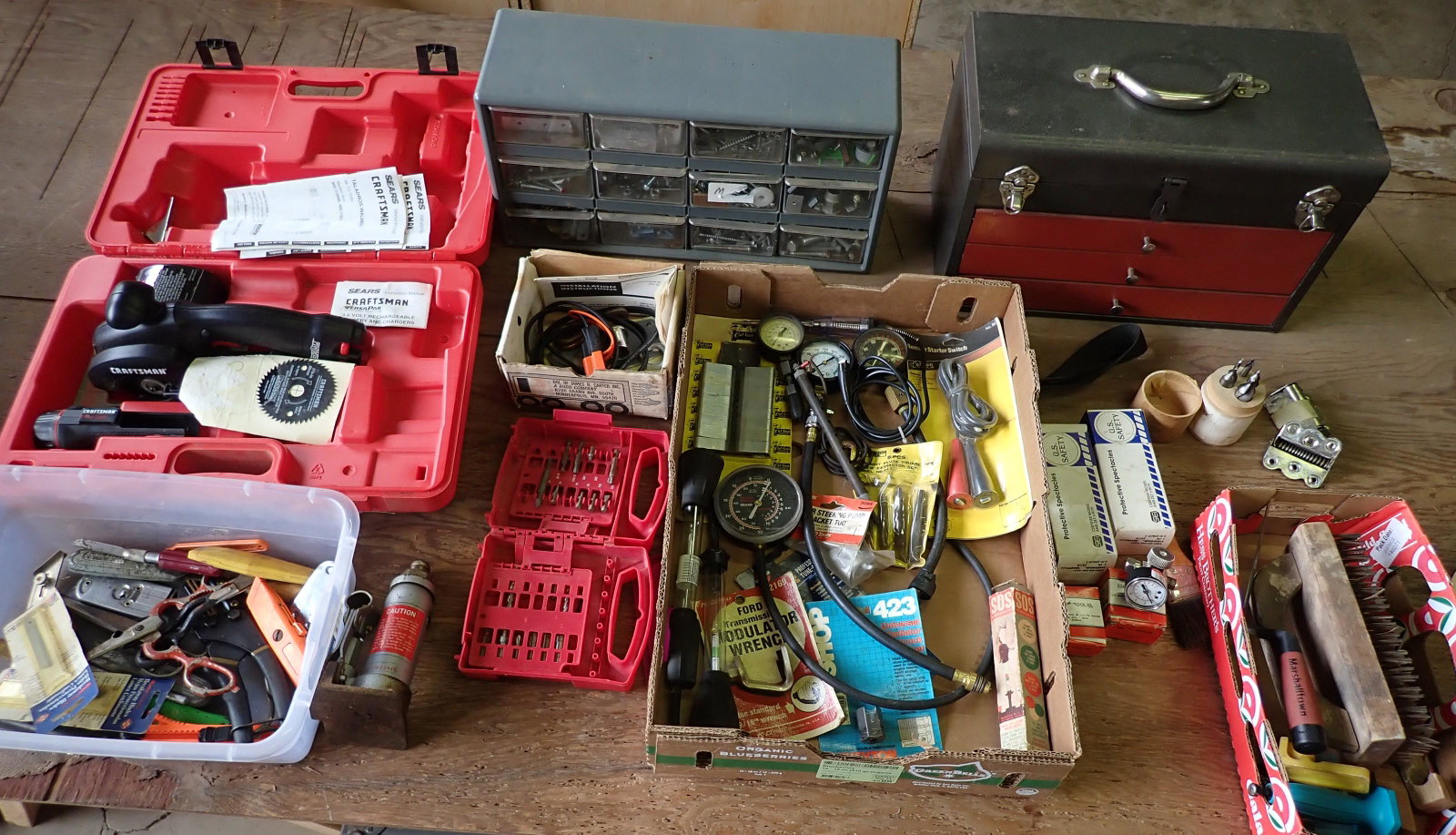 Toolbox Tools Bottle Jack Regulators & Misc: Cummings diesel block warmer is also included in the lot. No shipping !