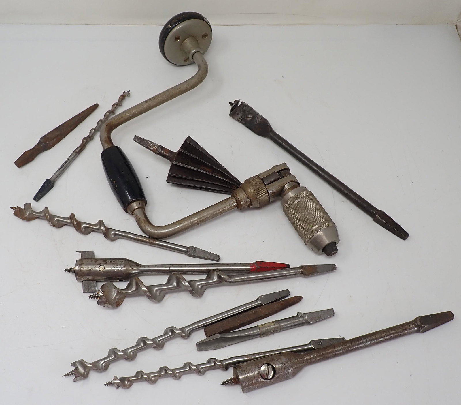 Stanley No. 945 Racheting Bit Brace 12": Getting all pictured
