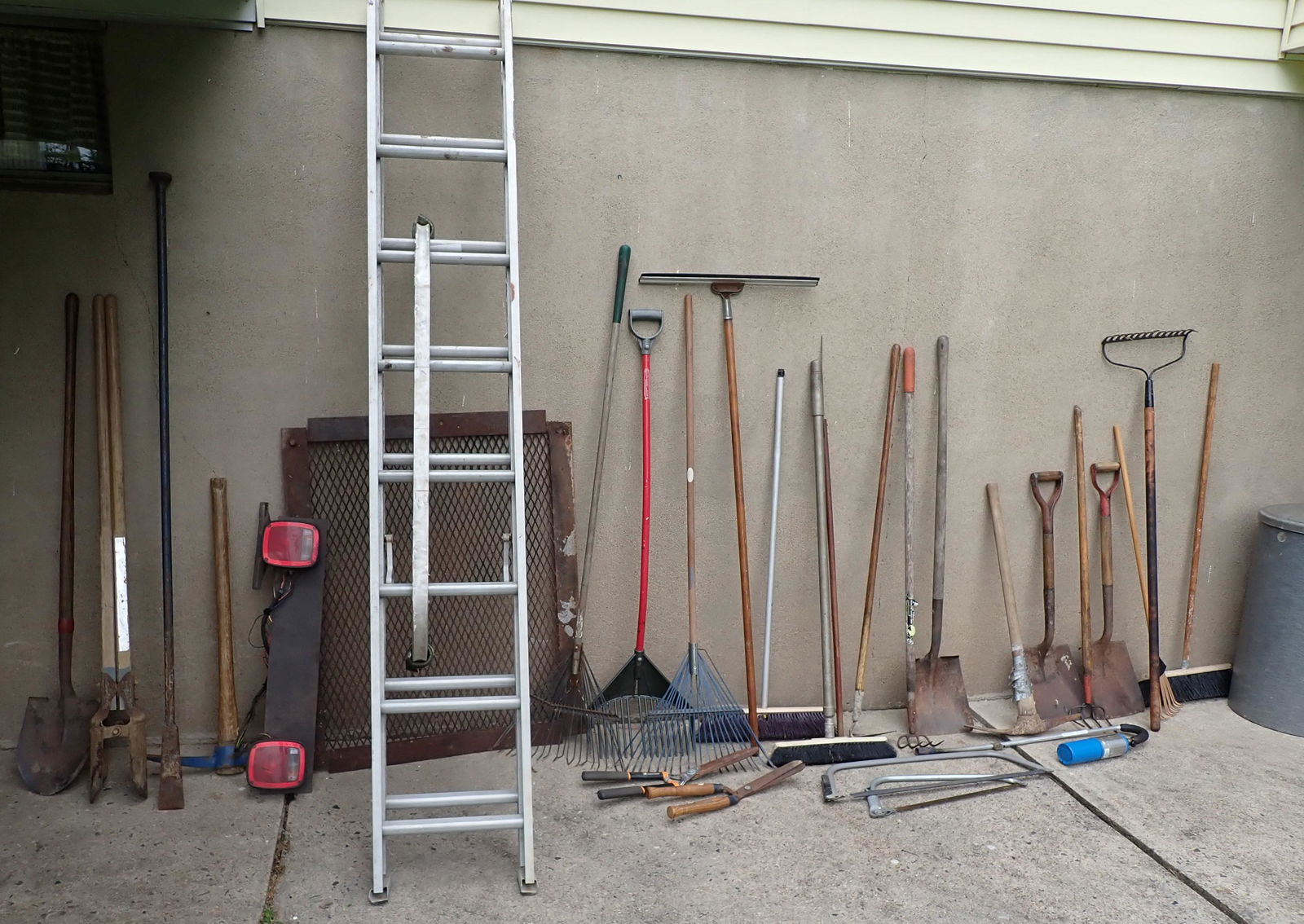 Garden Tools Shale Bar Pick Ladder & Misc: No shipping