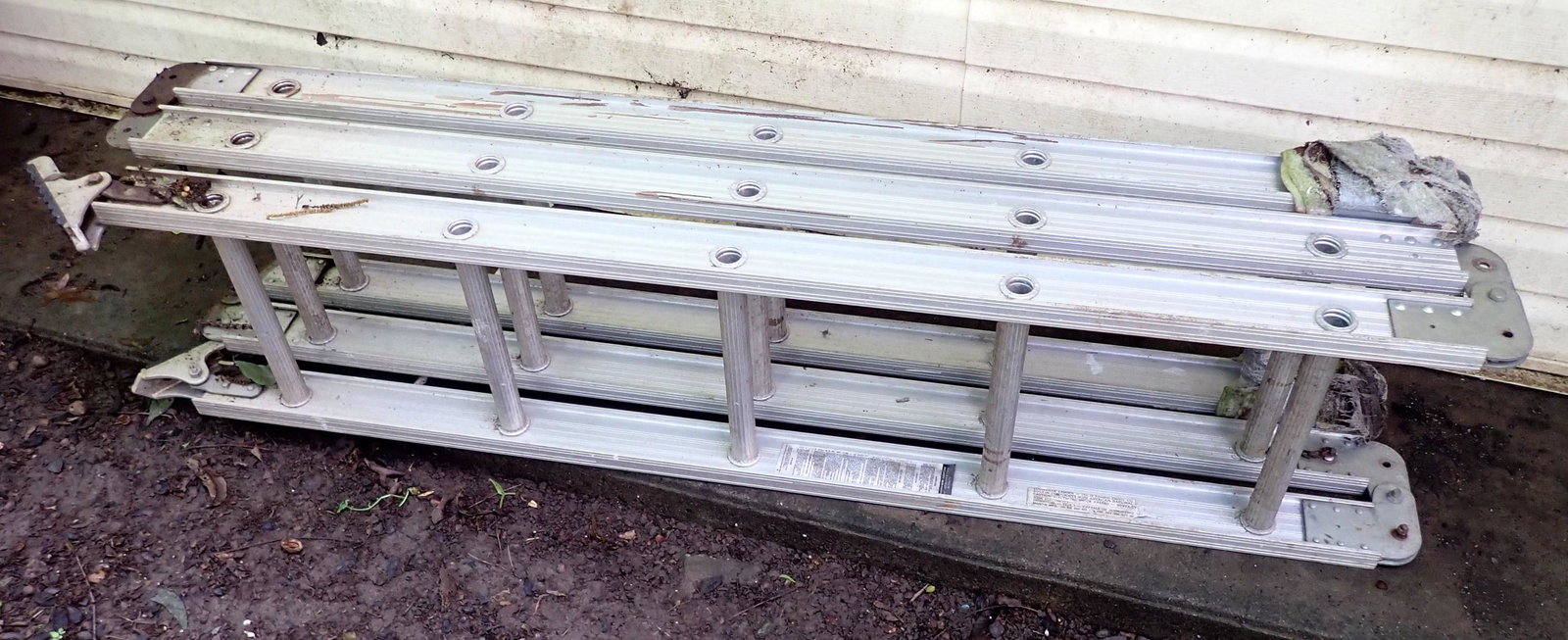 Louisville Industrial Type I Ladder: No shipping !