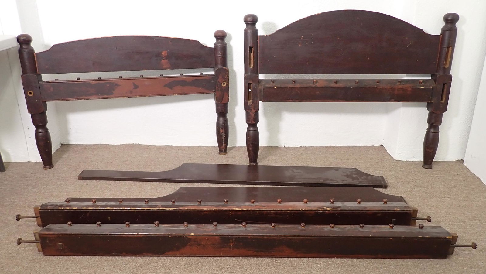 Antique Rope Bed (1 of 5)