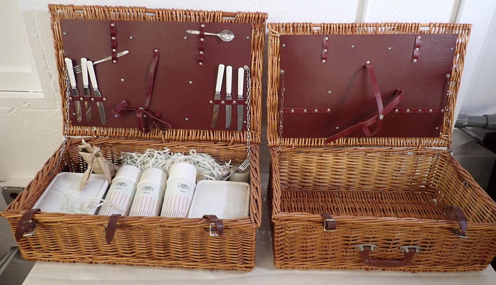 2 Wicker Picnic Baskets w/ Midi Thermos's (1 of 4)