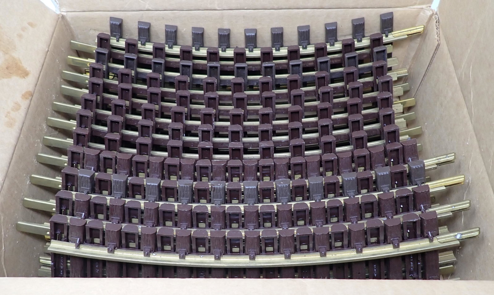16pcs LGB #1100 Curved 600 Radius Train Track: Getting all pictured