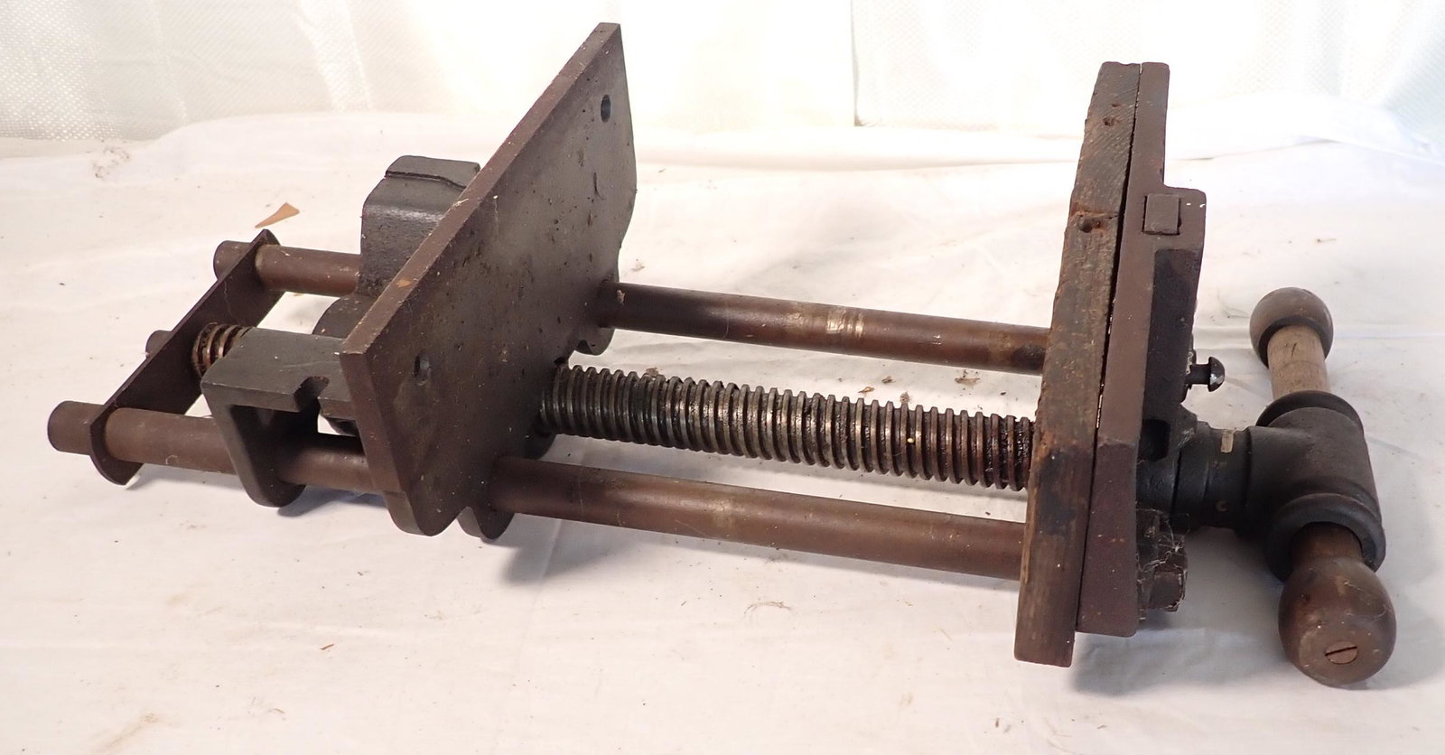 Chas Parker 446W Carpenters Vise (1 of 6)