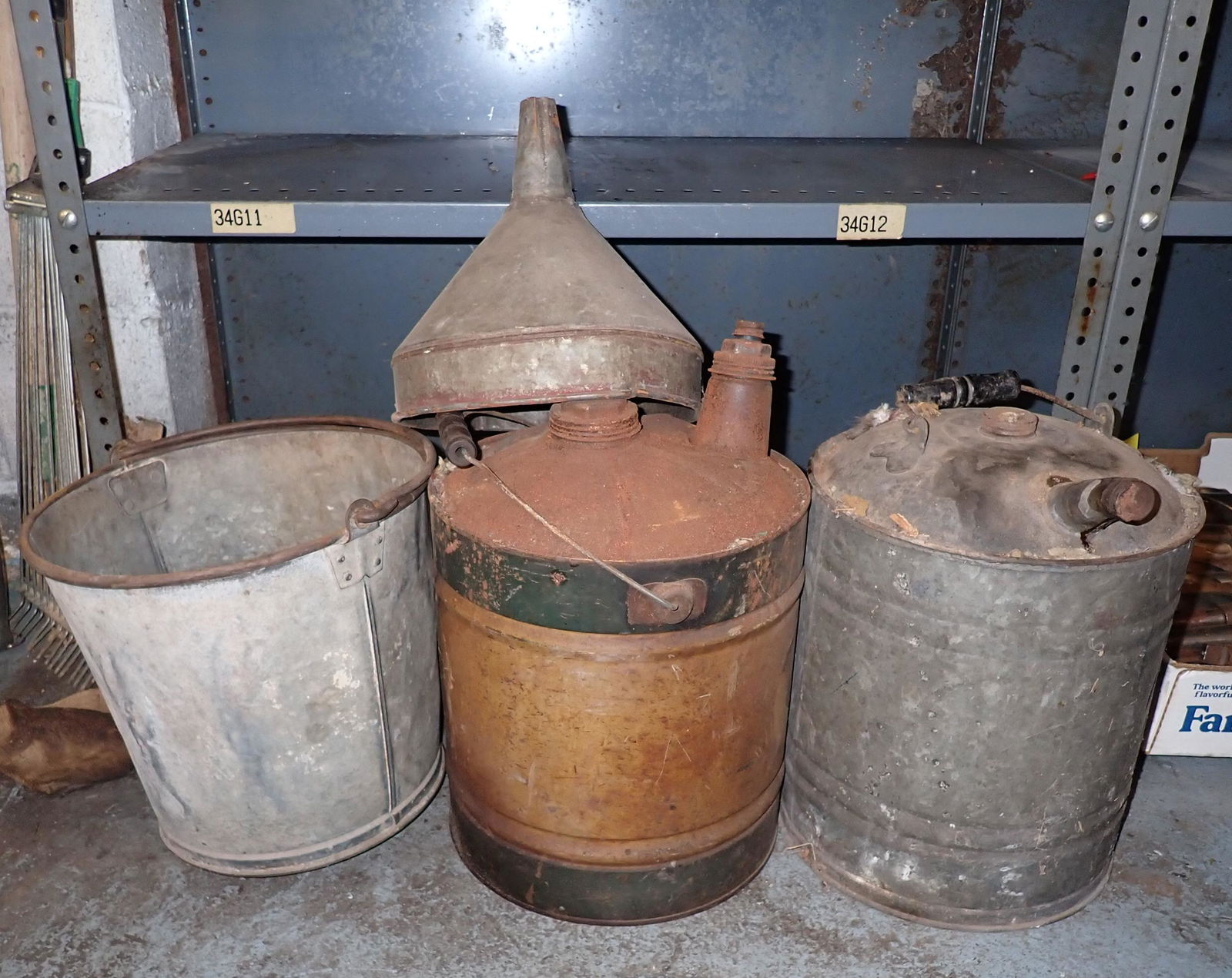 Fuel cans Funnel Bucket (1 of 2)