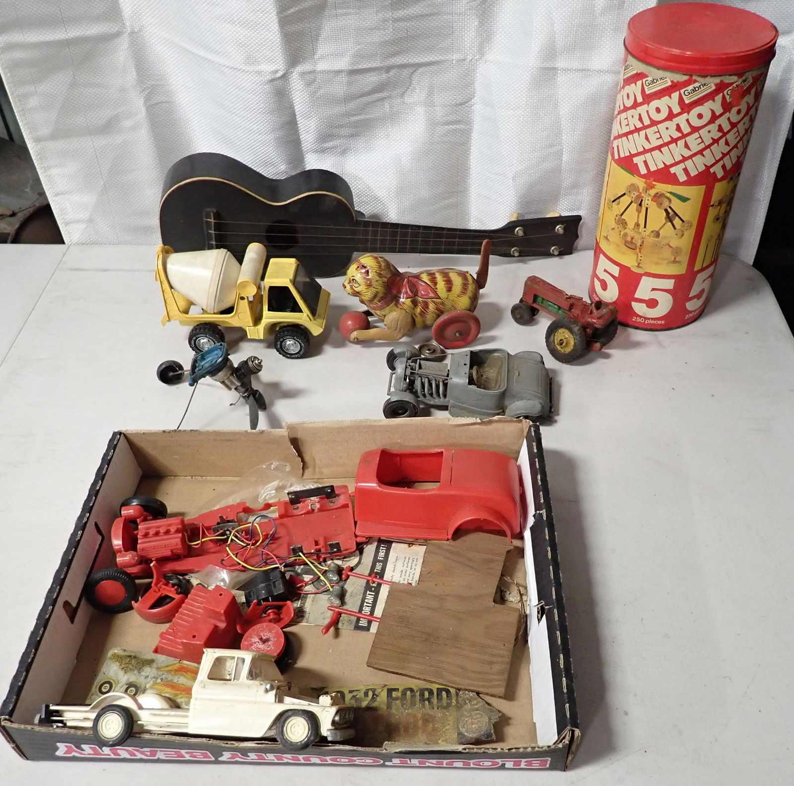 Marx Cat Model Airplane Motor Misc Toys (1 of 5)