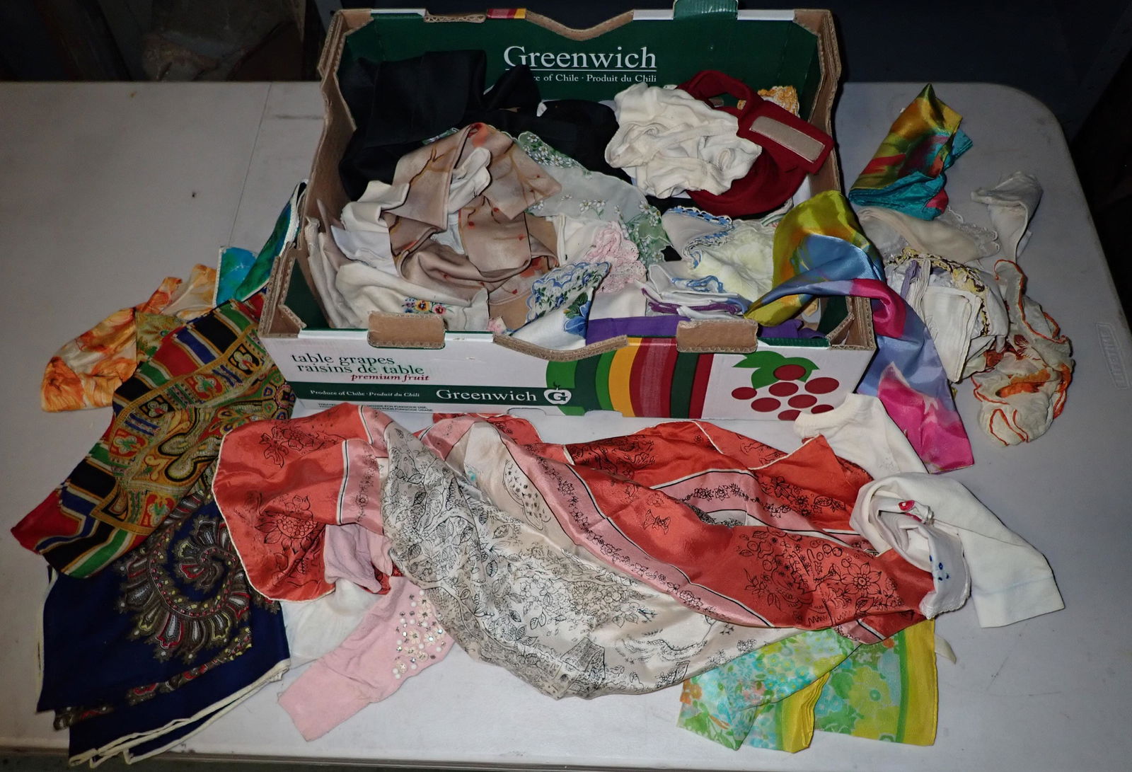 Scarves Handkerchiefs Misc (1 of 5)