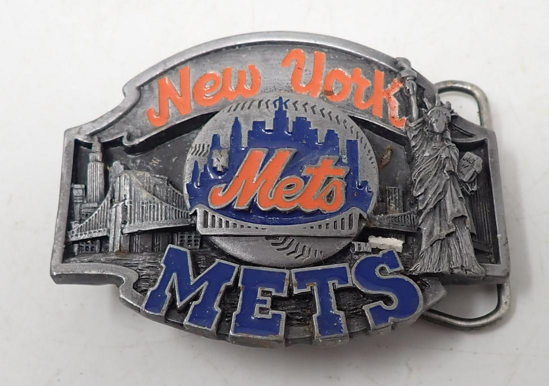 1988 Siskiyou New York Mets Belt Buckle: Baseball belt buckle is approx 2 1/2" x 3 1/4"