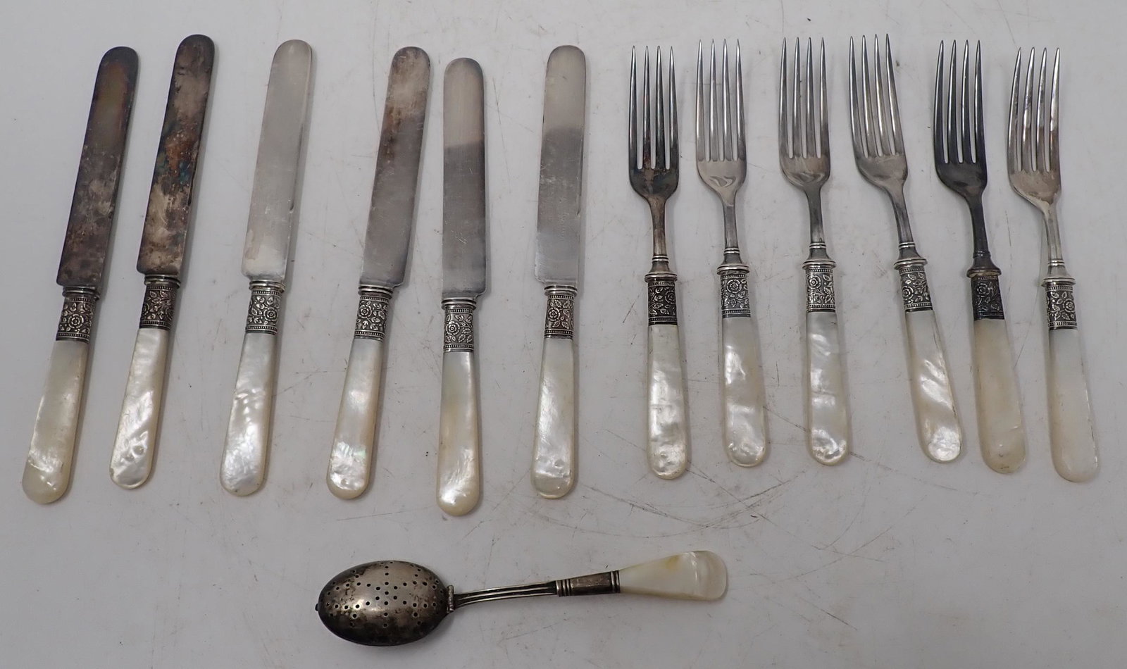 Landers Frary & Clark Mother Of Pearl Flatware: Knives are approx 8" long