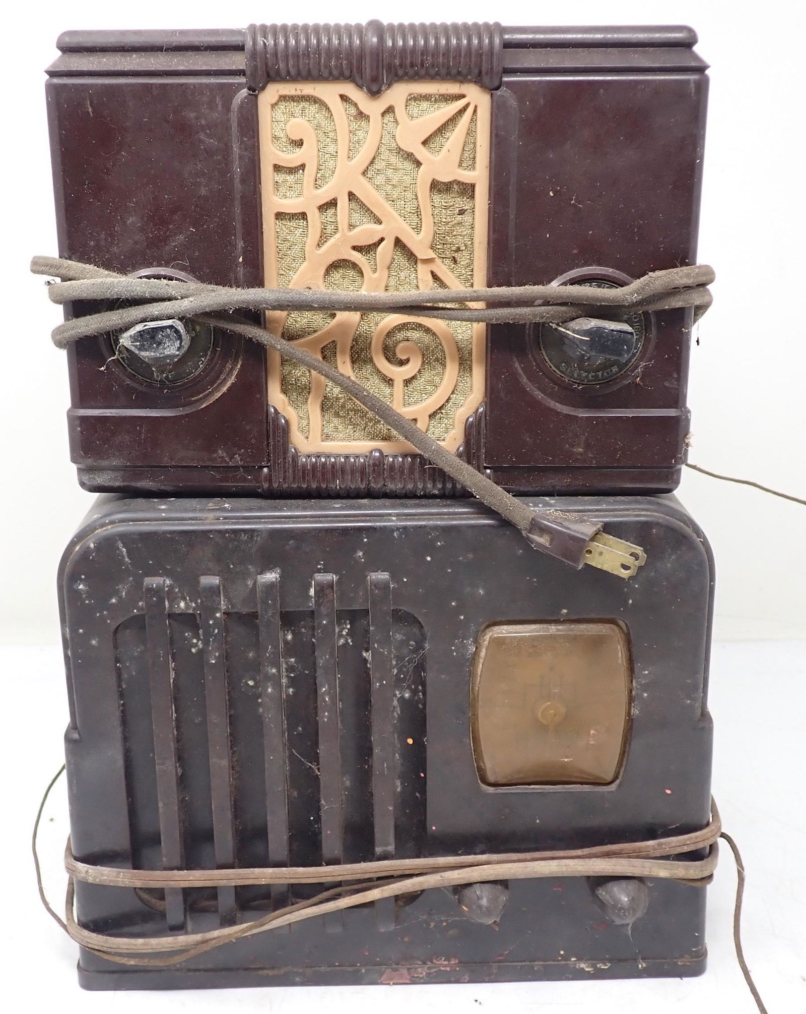 International Kadette & Plamor Tube Radios (1 of 4)