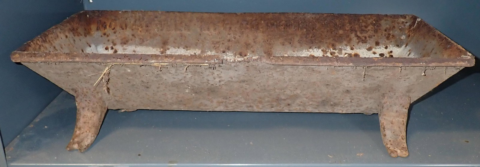 Mountville Cast Iron Pig Trough / Planter (1 of 2)