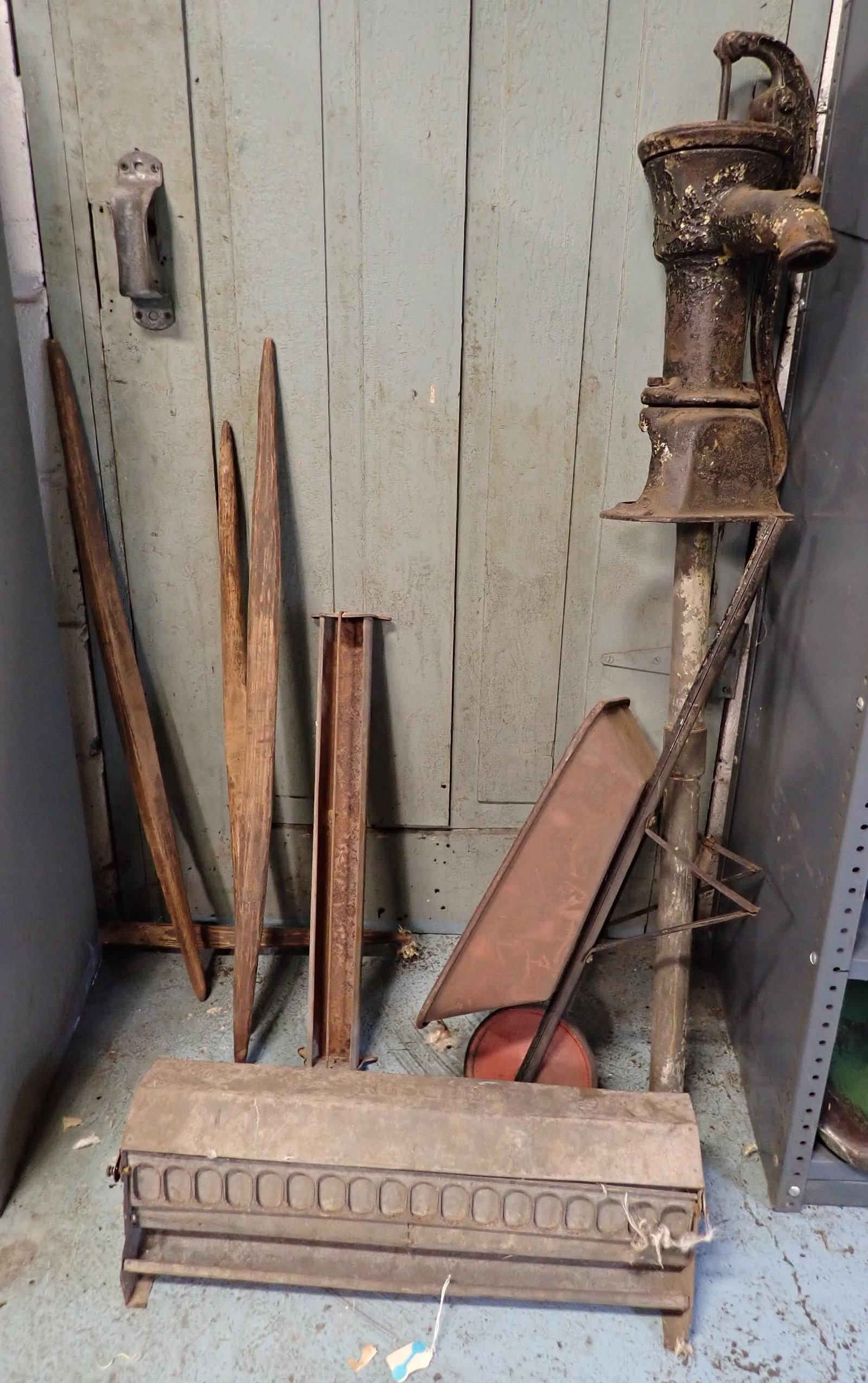 Well Pump Hog Spreaders Chicken Feeder Childs Wheelbarrow (1 of 5)